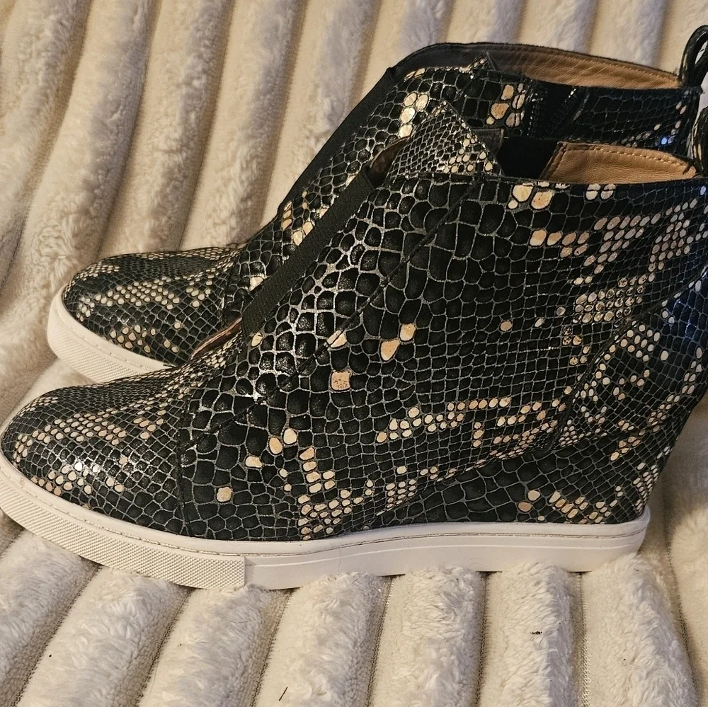 Linea Paolo Womens Size 5.5 M Heeled Black Gold Snakeskin Sneaker Hidden Wedge